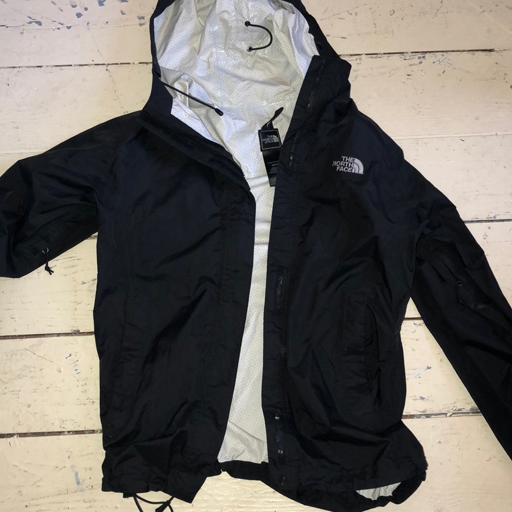 North face rain jacket size xs great condition!